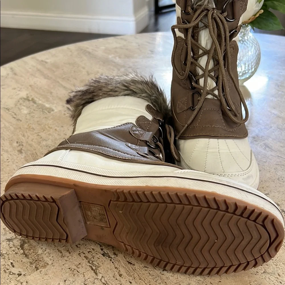 Brown and White Winter Boots with Lace-Up Design - Picture 4 of 4